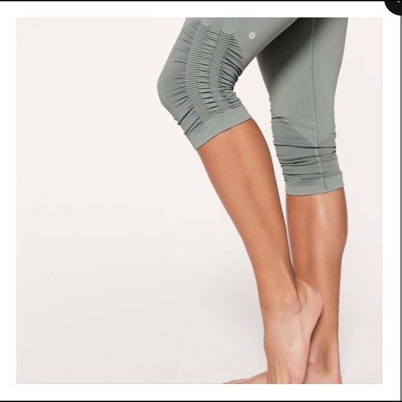 Lululemon Awakening Crop, Taryn Toomey, NWT, 8 - Picture 2 of 5